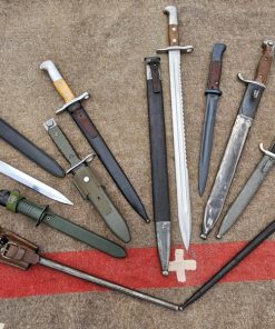 Bajonette und Zubehör