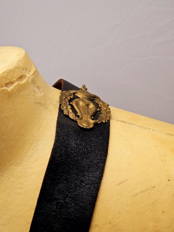 Alte Ledertasche mit Schulterriemen Militär Parade FRANKREICH?! – Bild 4